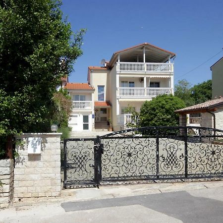 Apartments Domic Banjole Buitenkant foto